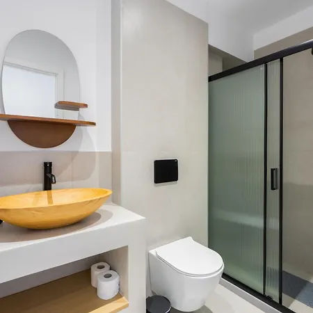 Apartamento Omni House - 2 Bedroom Garden Nikiana
